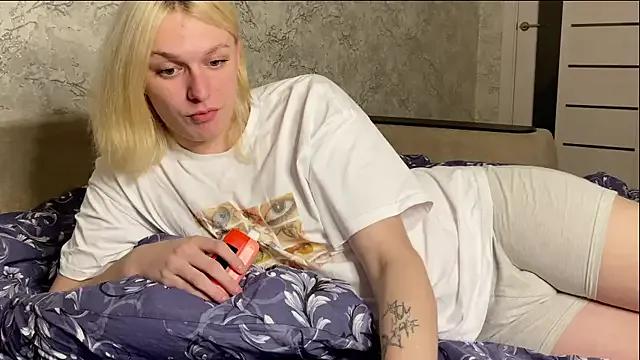 evelina228 from StripChat is Freechat