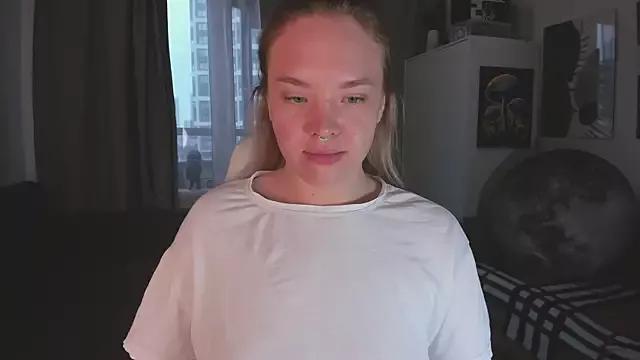 EvelinaDarling from StripChat