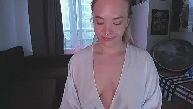 EvelinaDarling from StripChat