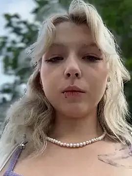 EveLittleSinner from StripChat is Freechat