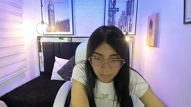 evelyn_rose_tk from StripChat is Freechat