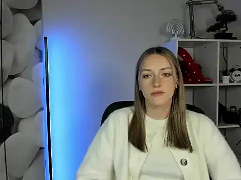 EvelynBlond from StripChat is Freechat