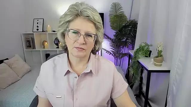EvelynJoyful from StripChat