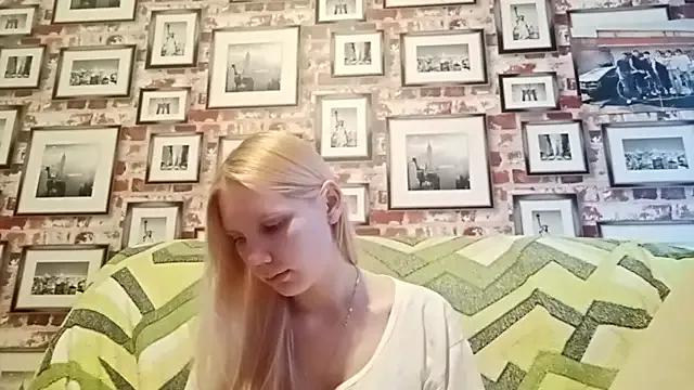 EvieBaggette from StripChat is Freechat