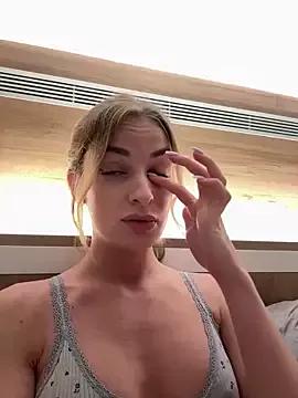 EvieEvans from StripChat