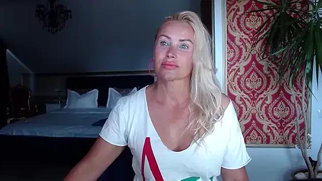 Eyesangel22 from StripChat