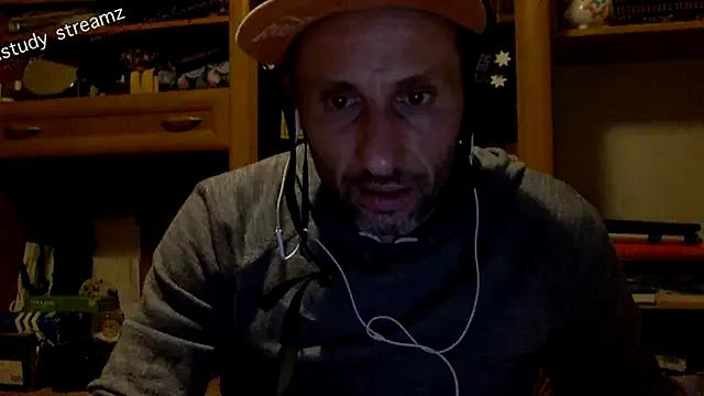 firefoxfeel from StripChat is Freechat