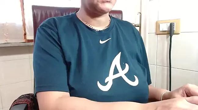 Foxlady2271 from StripChat is Freechat