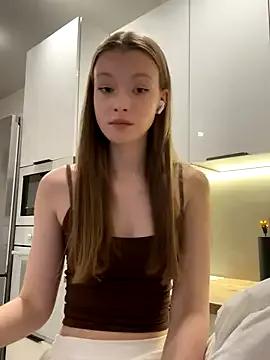 FriendlyFire_18 from StripChat is Freechat
