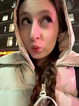 FroggyAnna from StripChat is Freechat