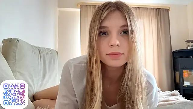 FruityXo from StripChat is Freechat