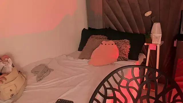 GaiaJones from StripChat