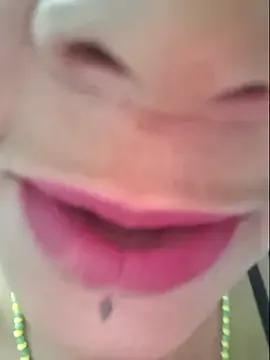 gatadeojosclaros from StripChat is Freechat