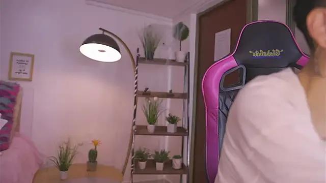 Giia_Moretti_ from StripChat is Freechat