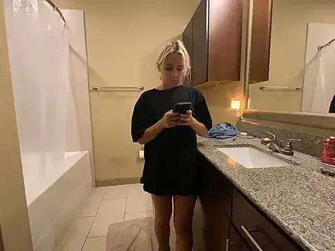 girlfriendmissy from StripChat is Freechat