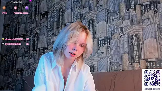 girlllsooft from StripChat is Freechat