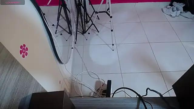 Gleon_ from StripChat is Freechat