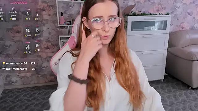 Gloria_live from StripChat is Freechat
