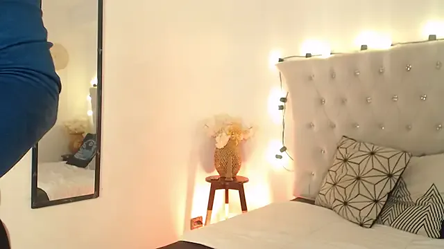 GloryShine from StripChat