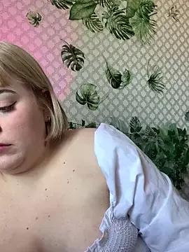 GoddessOfKittens from StripChat