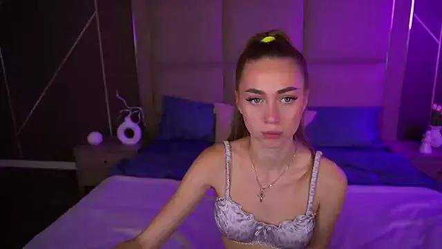 GoGoDream from StripChat is Freechat