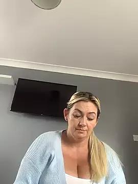 GoldenSquirter from StripChat is Freechat