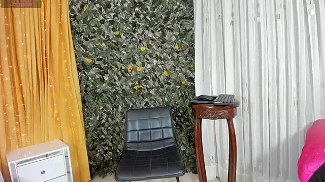 Grecia_Moore from StripChat is Freechat