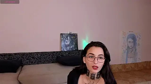 Green_Lisa on StripChat 