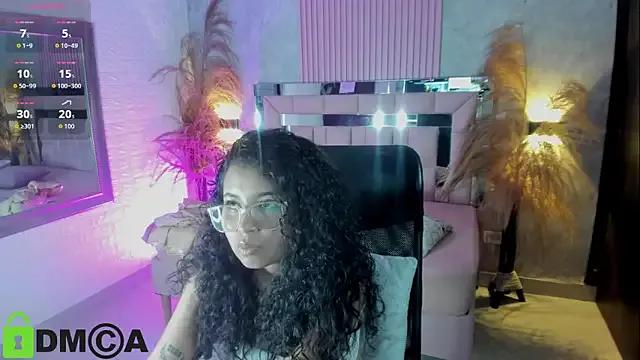 griselle_rousse from StripChat is Freechat