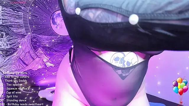 Hallucigenia_ from StripChat is Freechat