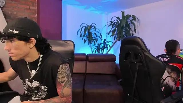 Handsomeboyss19 from StripChat is Freechat