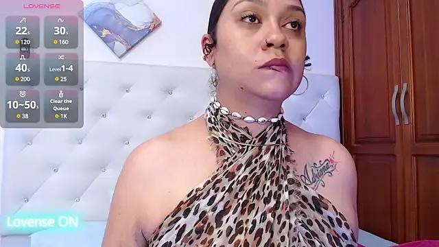 hanna_danger19 from StripChat