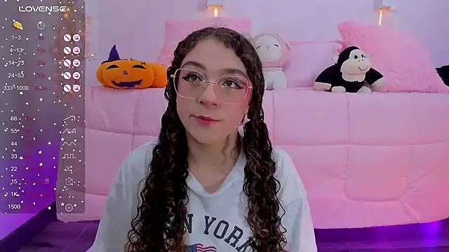 hannacutegod from StripChat is Freechat