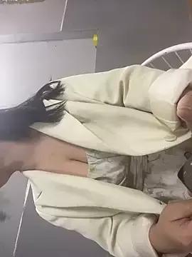 HannieBunnie from StripChat