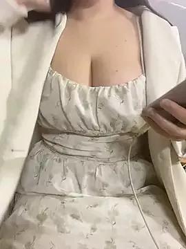 HannieBunnie from StripChat