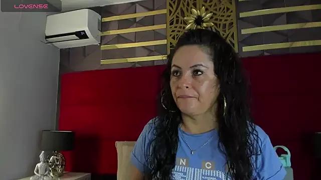hanny_milf from StripChat is Freechat