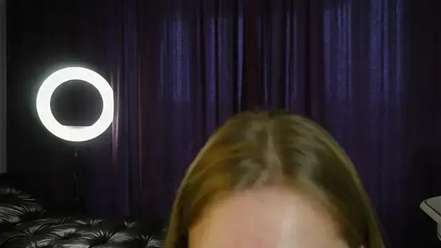 HarrietGeorge from StripChat is Freechat