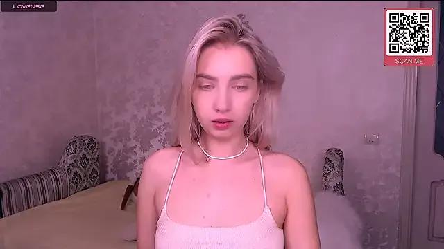 HeartyHeart from StripChat is Freechat