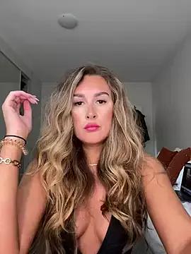 heidihulaa from StripChat is Freechat