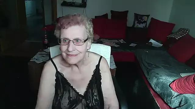 Heisseoma77 from StripChat is Freechat