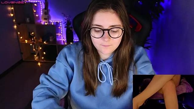 Helen_Glow from StripChat