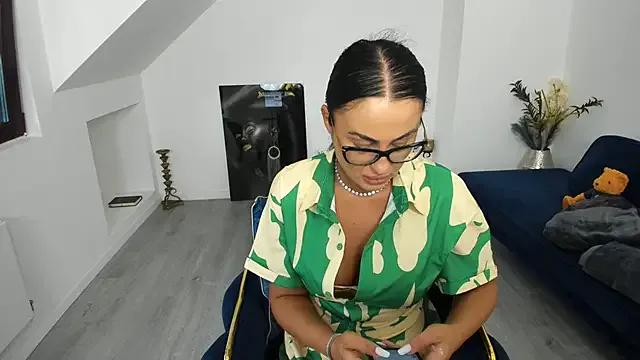Helen_Sinn from StripChat is Freechat