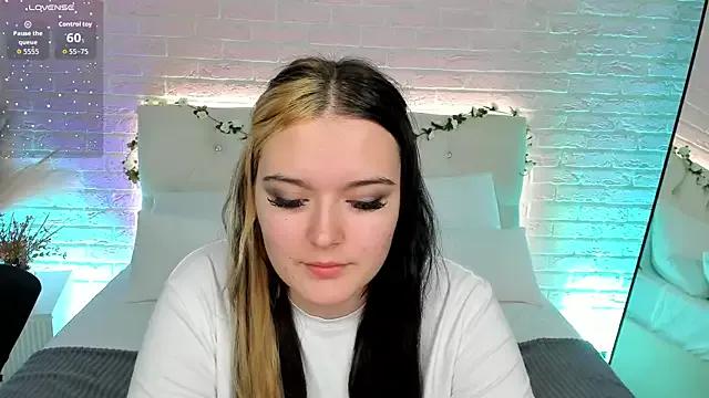 HeyMary from StripChat is Freechat
