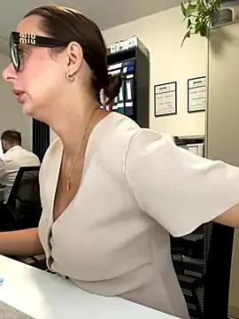 Hii_Lolla from StripChat