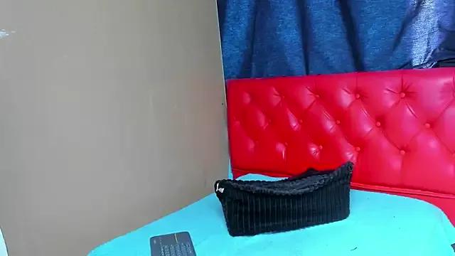 hillaryy19 from StripChat is Freechat