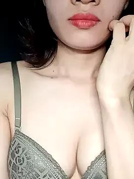 Hinna_x from StripChat