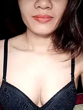 Hinna_x from StripChat