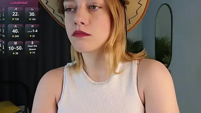 HollieCollelo from StripChat is Freechat