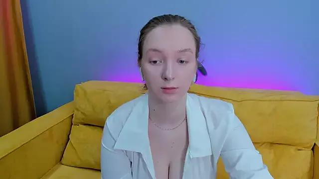 Holly-Bell from StripChat is Freechat