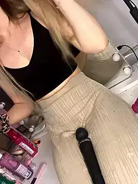 Holly-Glamour from StripChat